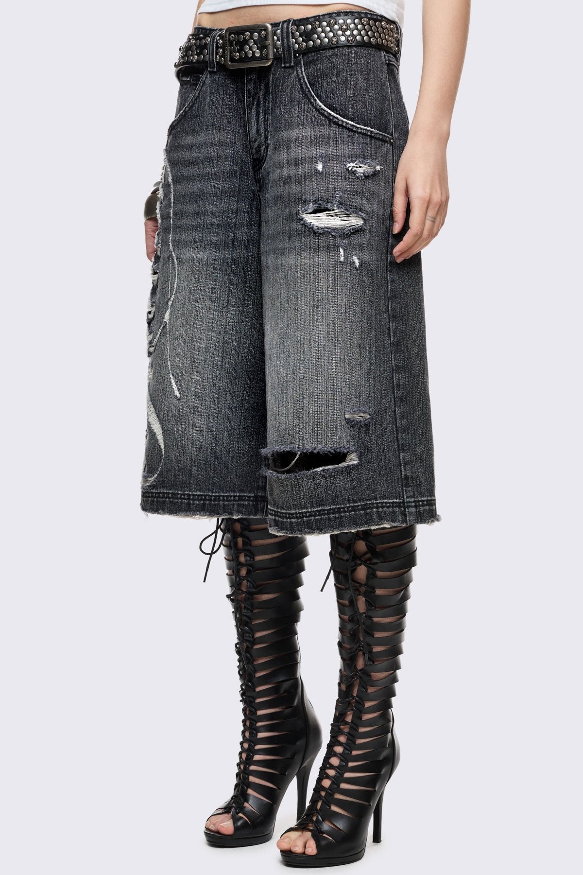 Fallen Distressed Jorts
